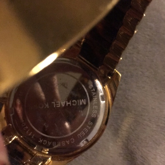 Michael Kors watch. Comes with box and extra links - Picture 3 of 5